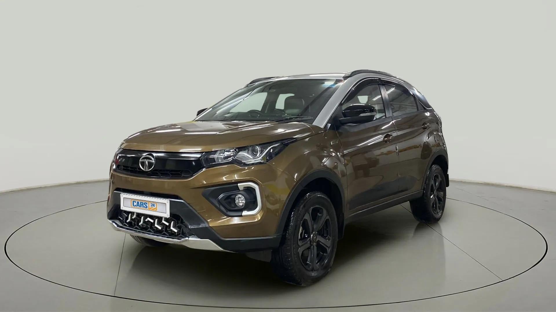 Front three-quarter view of a Tata Nexon 2017-2023