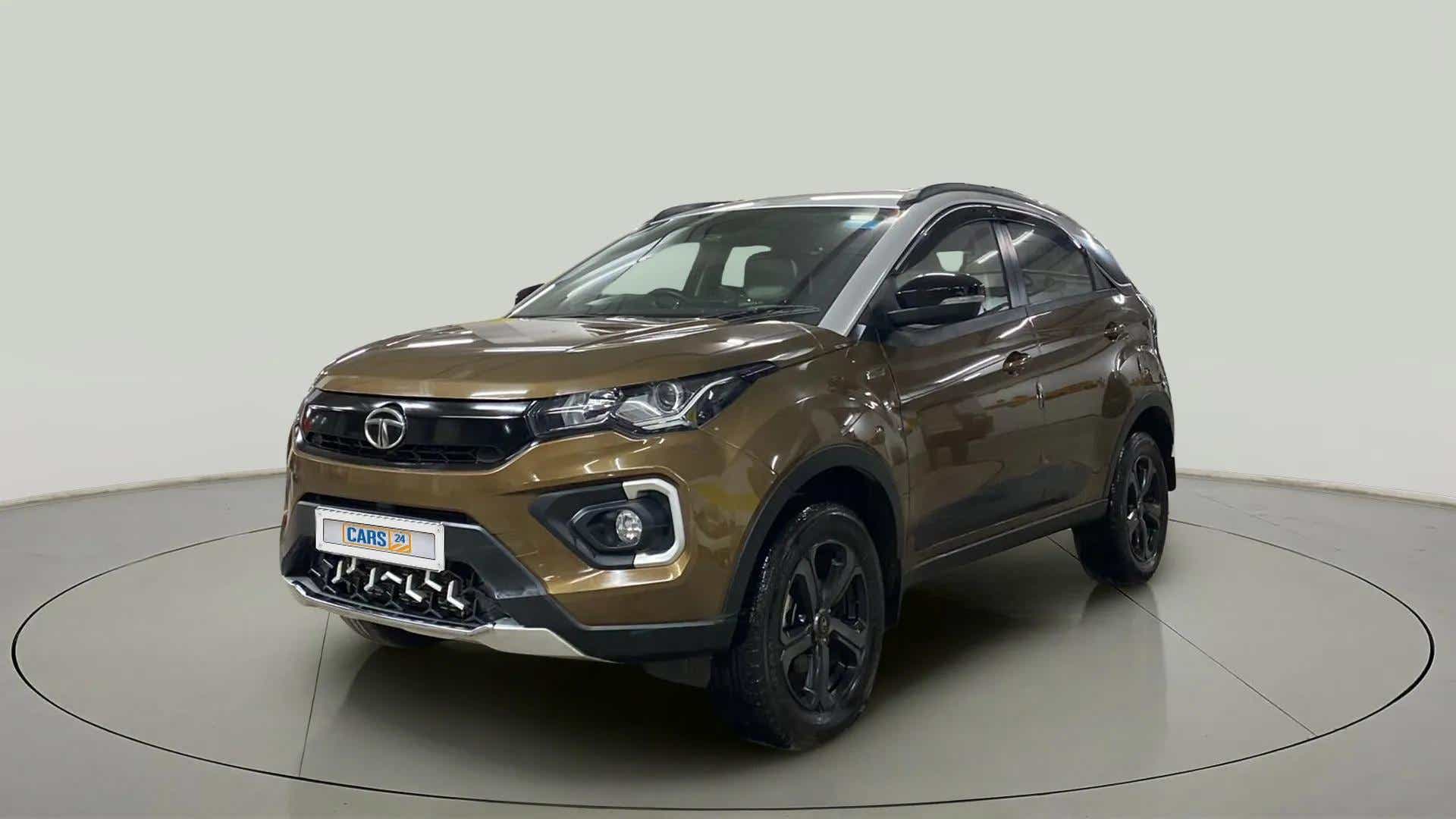Front three-quarter view of a Tata Nexon 2017-2023