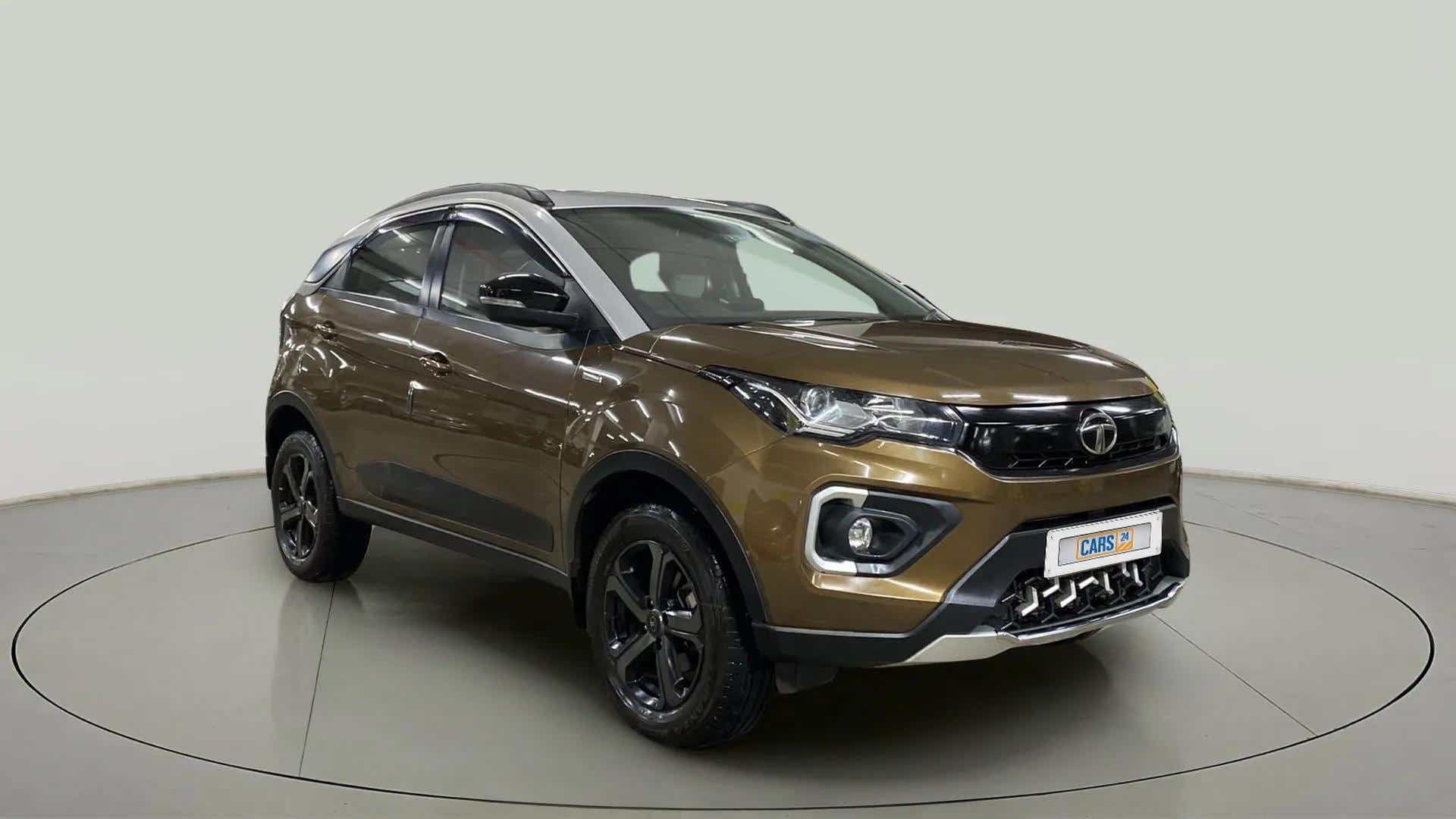 Front three-quarter view of a Tata Nexon 2017-2023