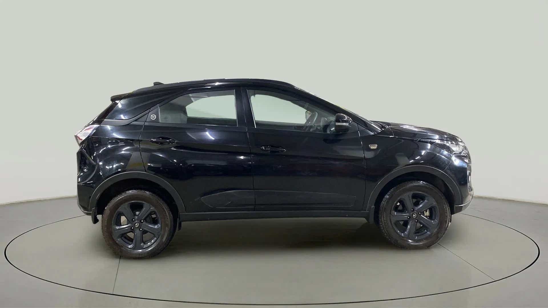 Side view of a Tata Nexon 2017-2023