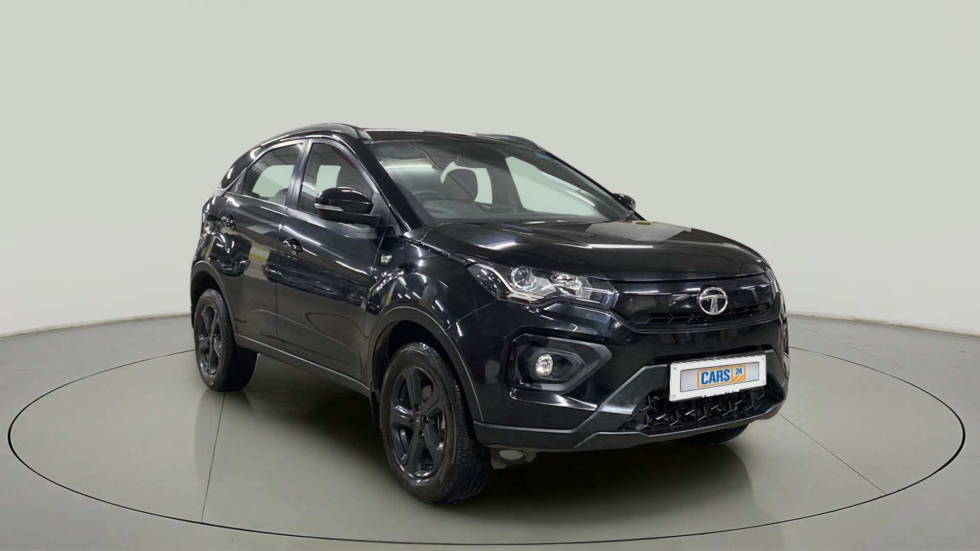 Front three-quarter view of a Tata Nexon 2017-2023