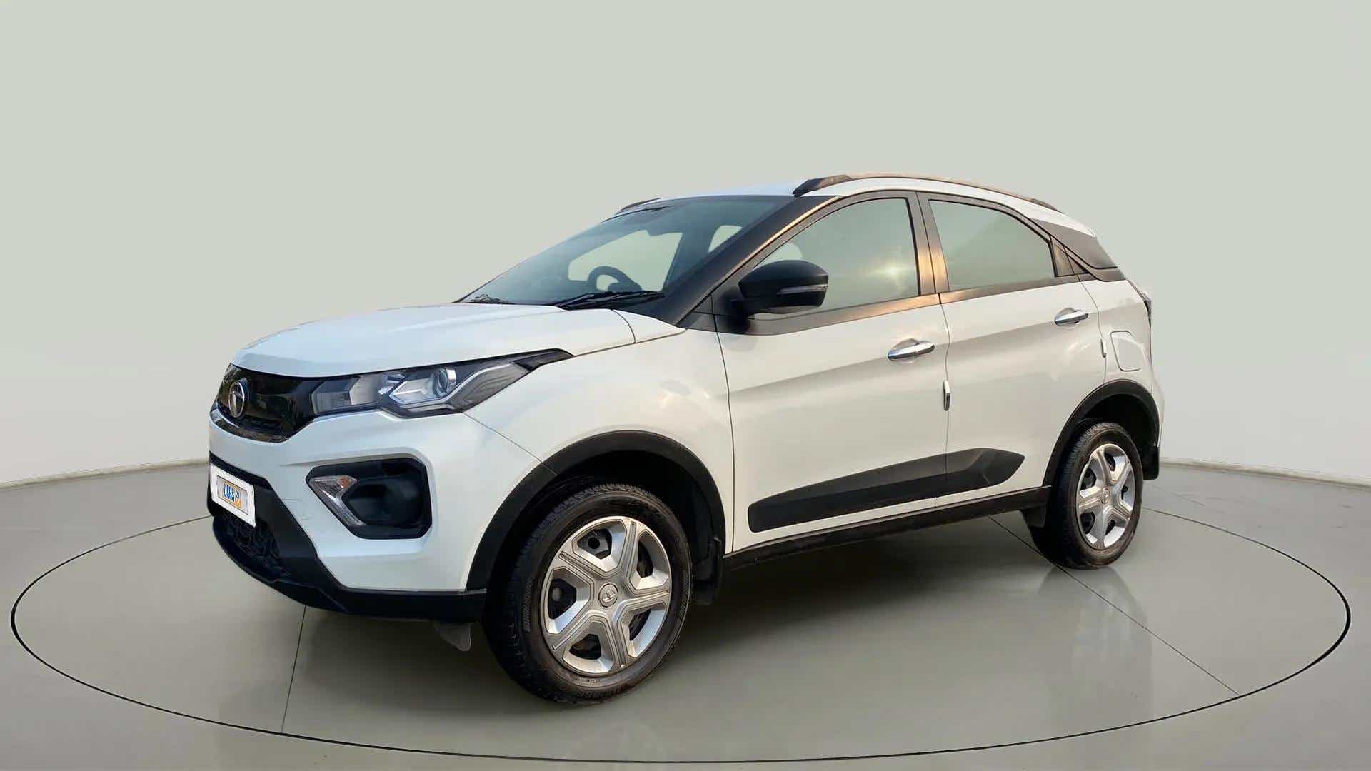 Front three-quarter of a calgary-white Tata Nexon 2017-2023