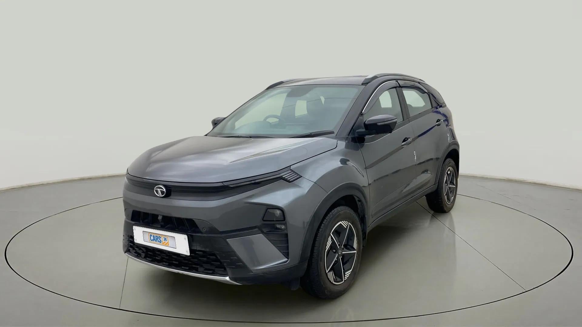 Front three-quarter view of a Tata Nexon 2017-2023