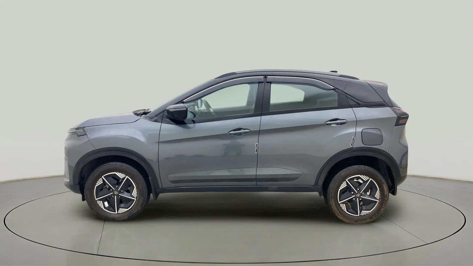 Side view of a Tata Nexon 2017-2023