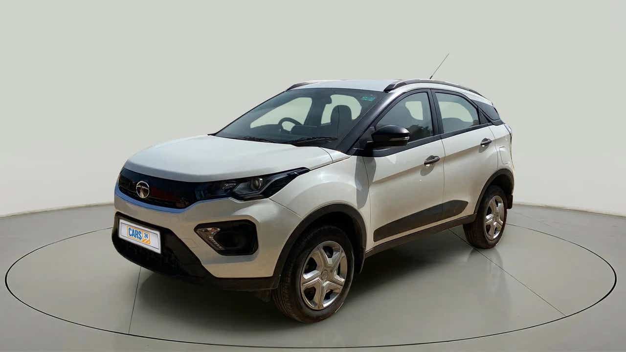 Front three-quarter view of a Tata Nexon 2017-2023