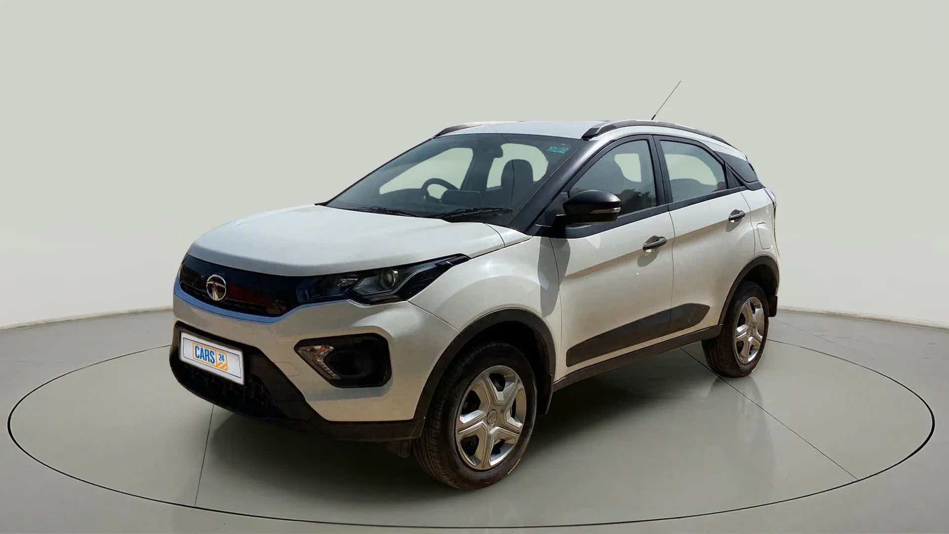 Front three-quarter view of a Tata Nexon 2017-2023