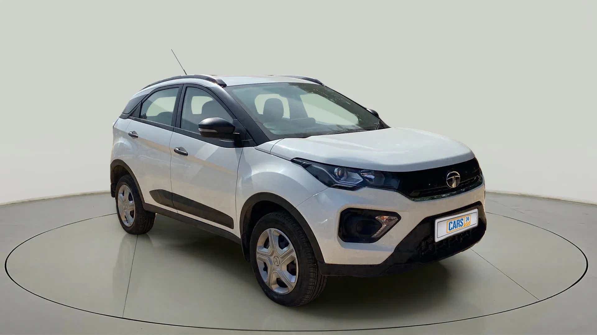 Front three-quarter view of a Tata Nexon 2017-2023