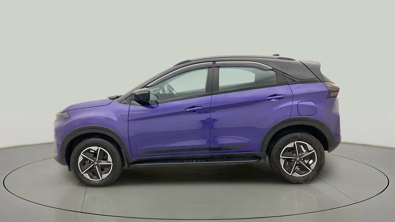 Side view of a Tata Nexon 2017-2023