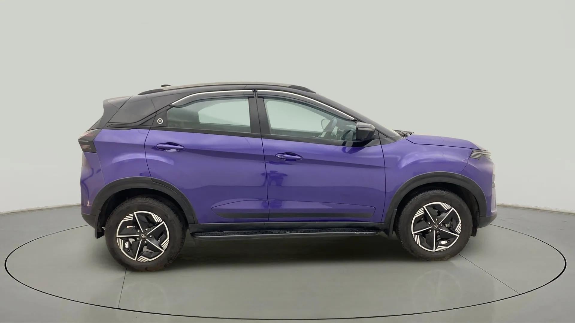 Side view of a Tata Nexon 2017-2023