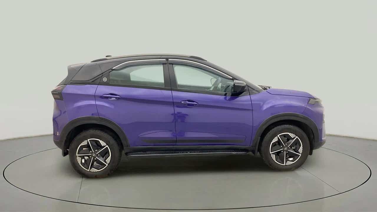 Side view of a Tata Nexon 2017-2023