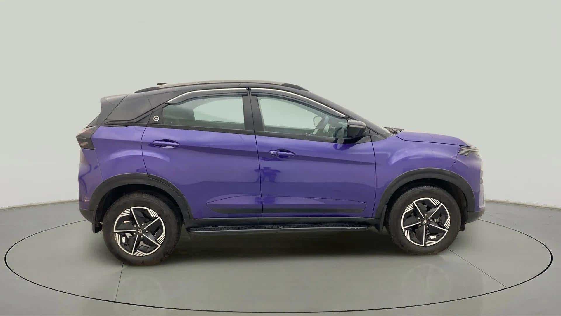 Side view of a Tata Nexon 2017-2023