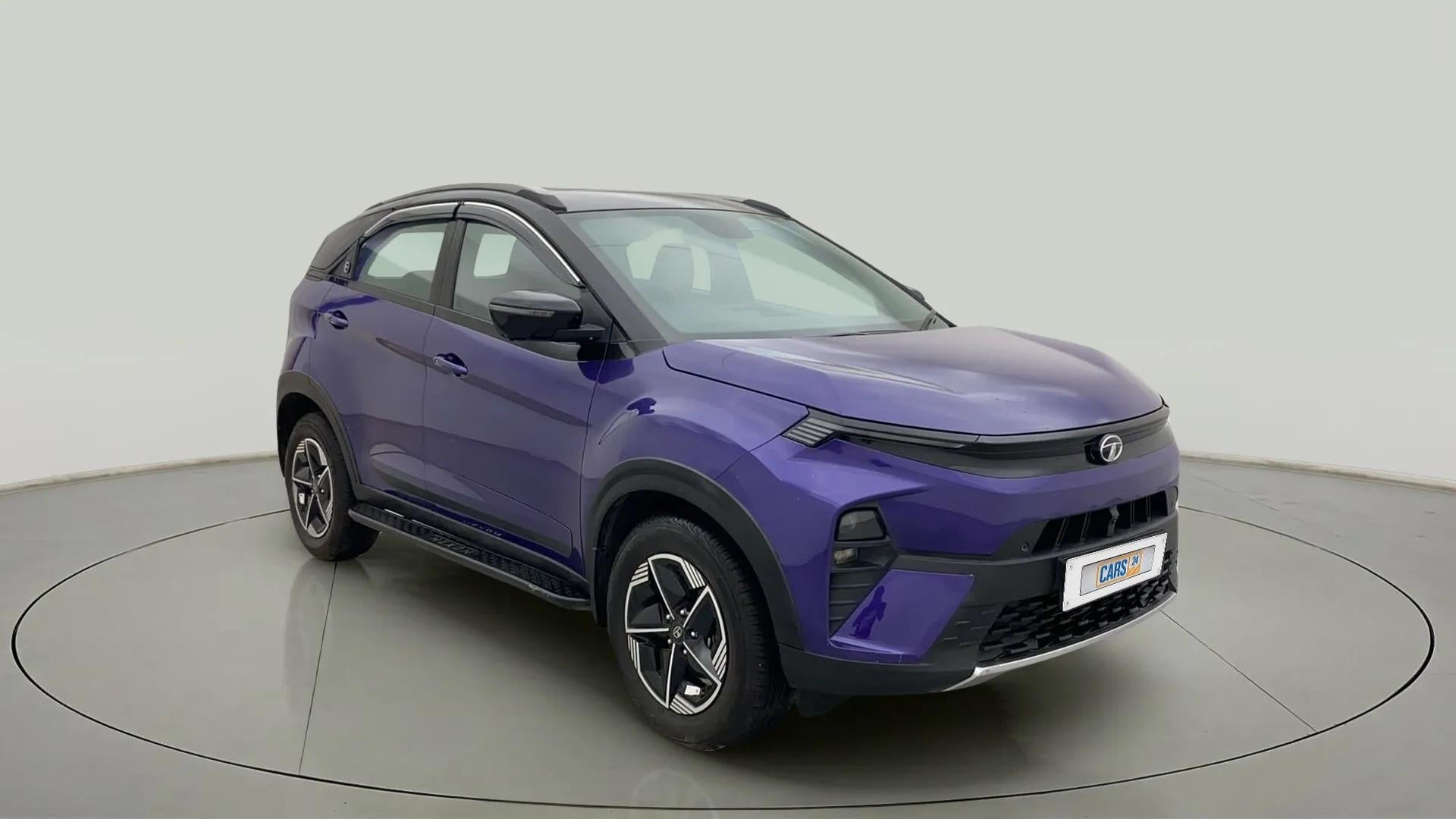 Front three-quarter view of a Tata Nexon 2017-2023