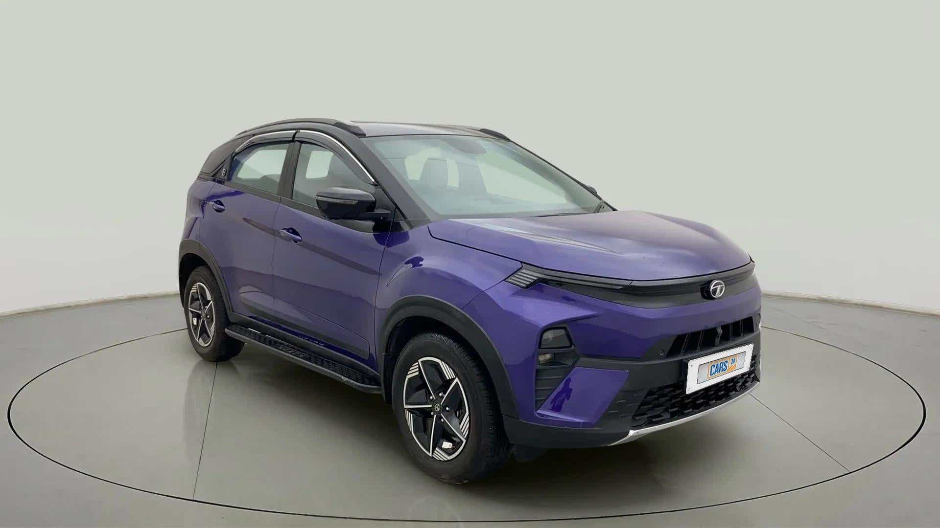 Front three-quarter view of a Tata Nexon 2017-2023