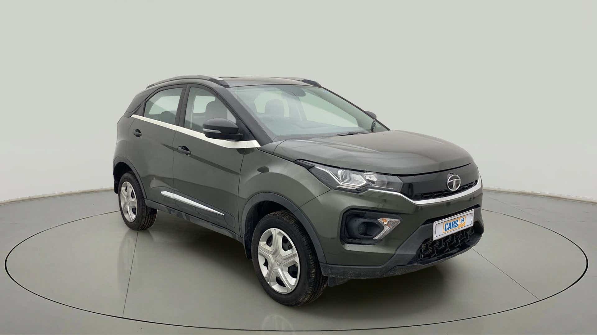 Front three-quarter view of a Tata Nexon 2017-2023