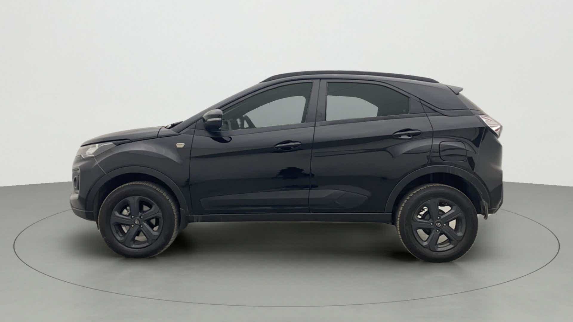 Side view of a Tata Nexon 2017-2023