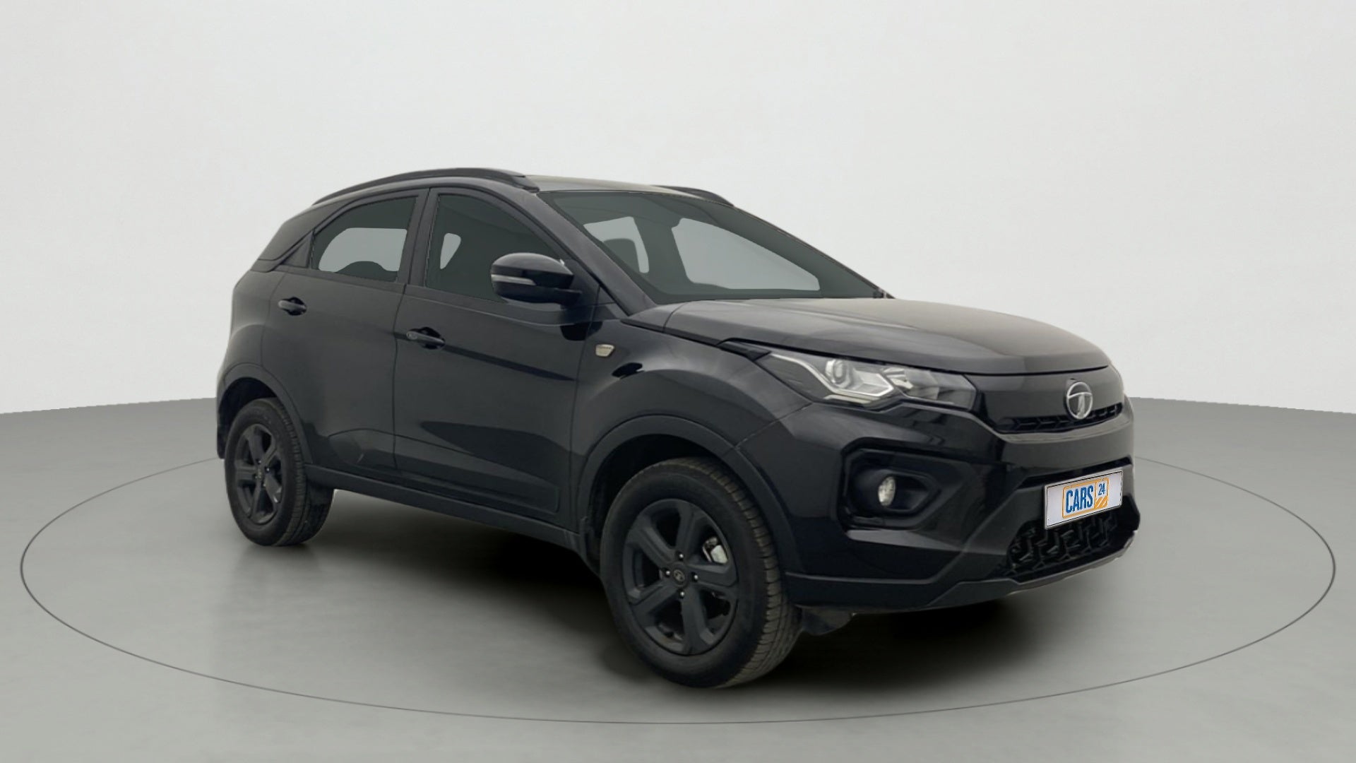 Front three-quarter view of a Tata Nexon 2017-2023