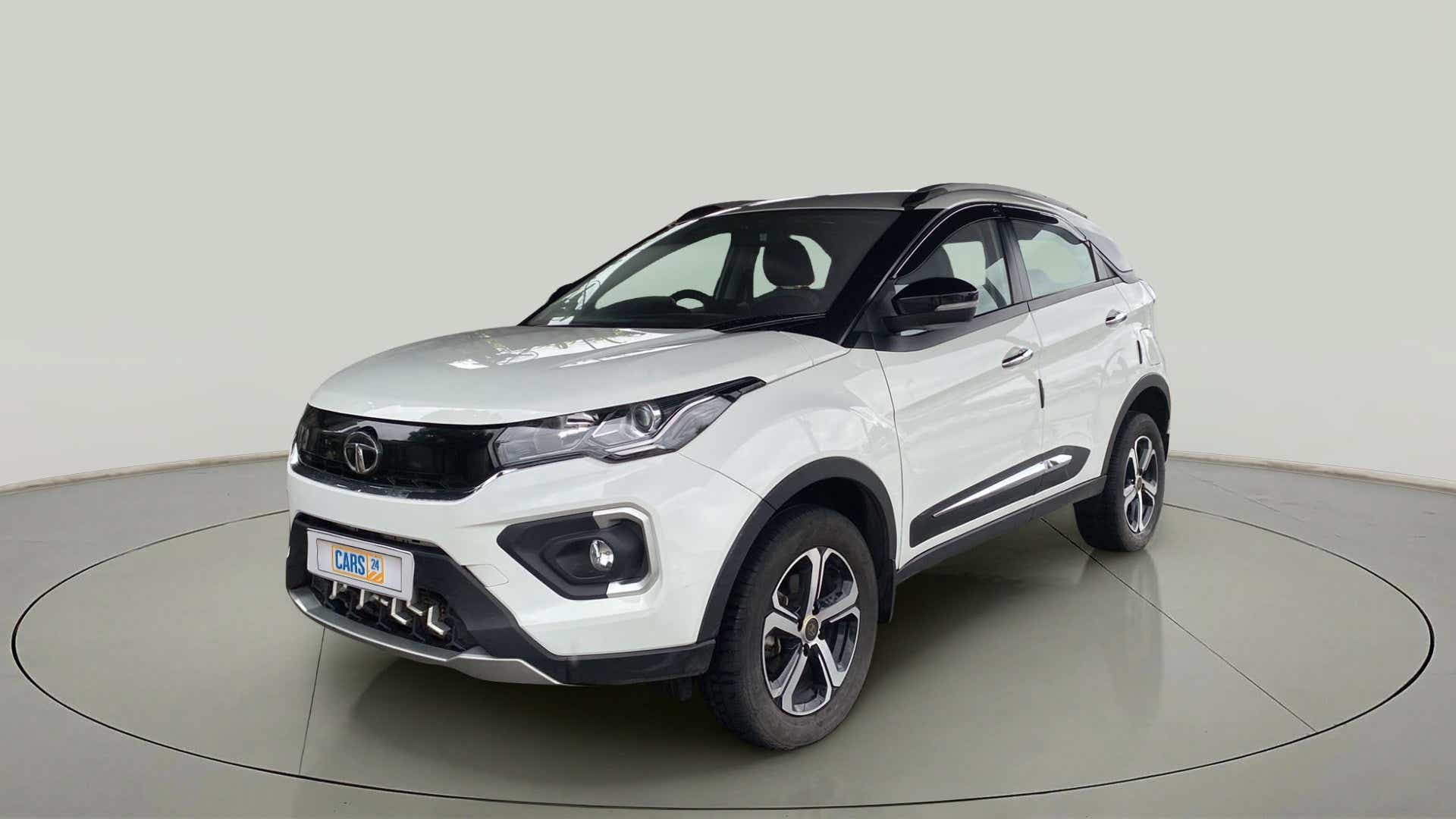 Front three-quarter view of a Tata Nexon 2017-2023