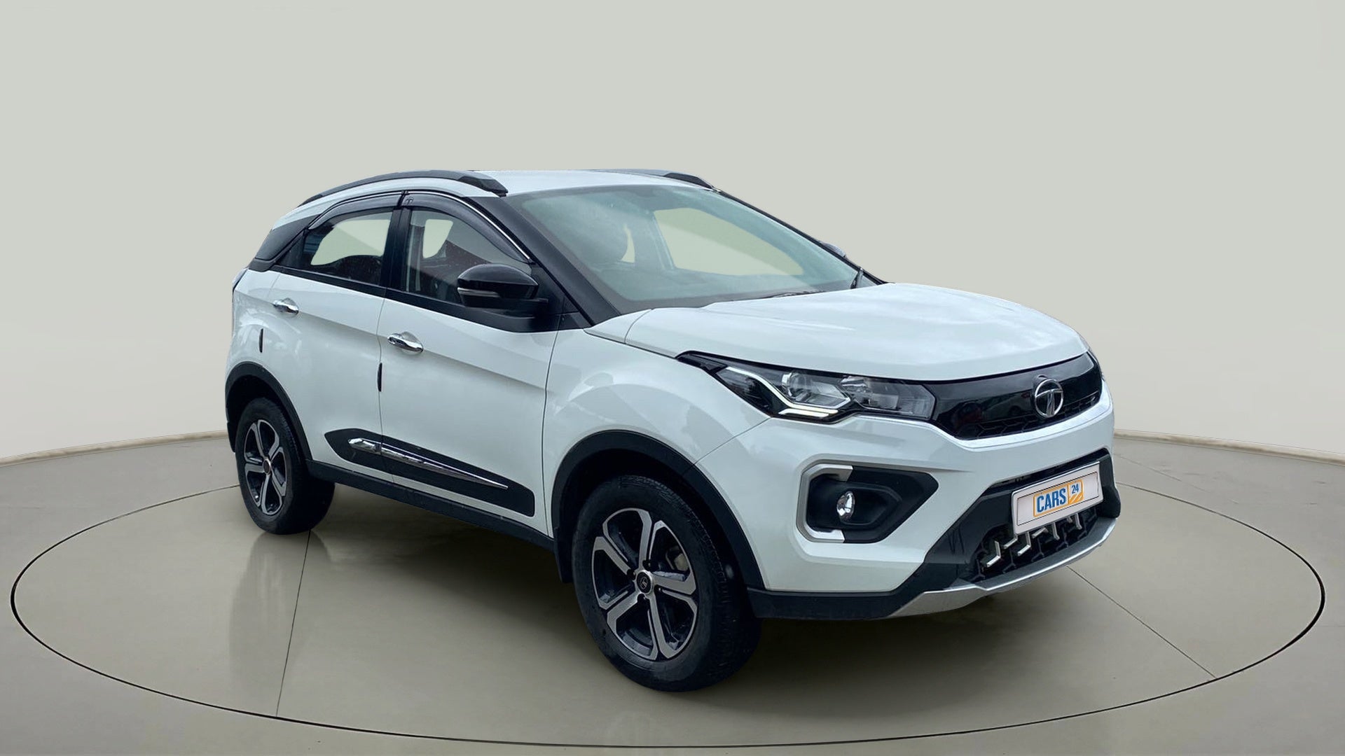Front three-quarter view of a Tata Nexon 2017-2023