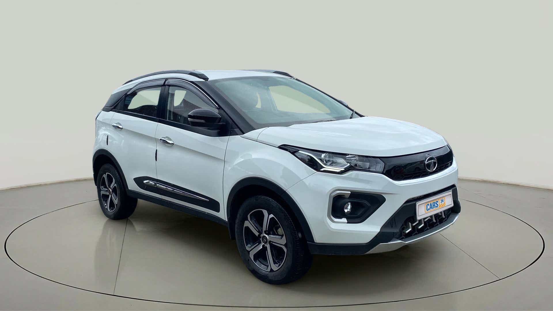 Front three-quarter view of a Tata Nexon 2017-2023