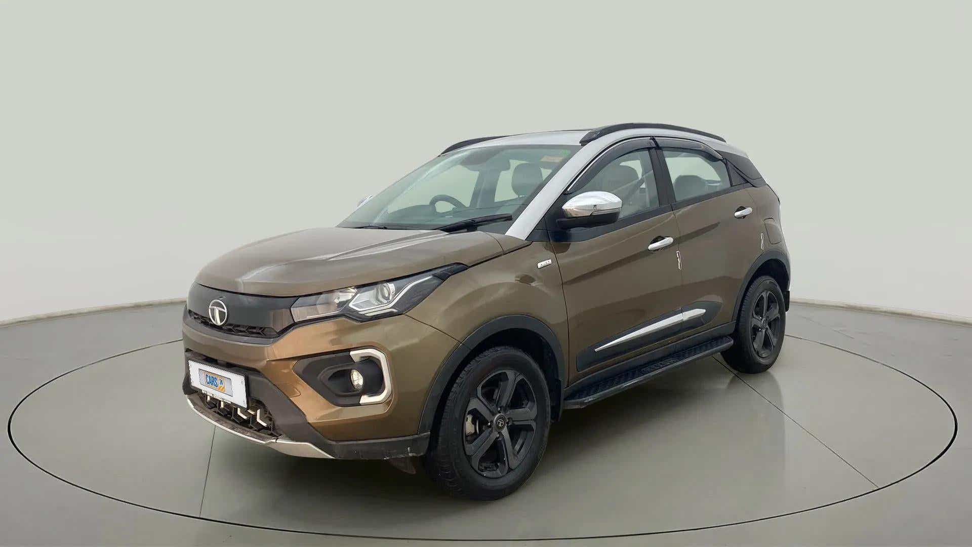 Front three-quarter view of a Tata Nexon 2017-2023