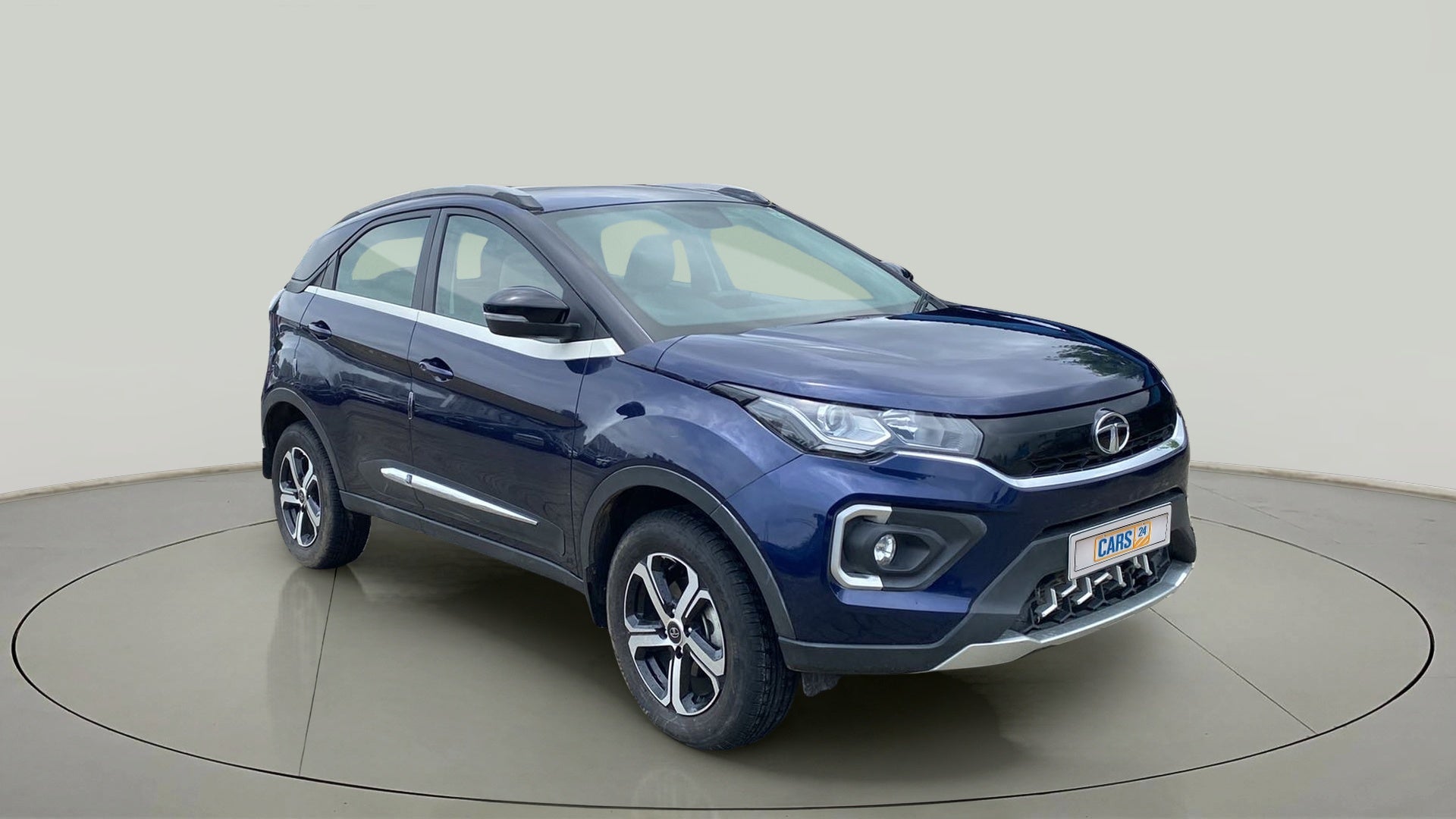 Front three-quarter view of a Tata Nexon 2017-2023