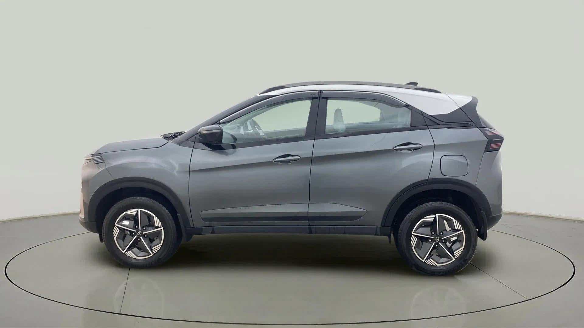 Side view of a Tata Nexon 2017-2023