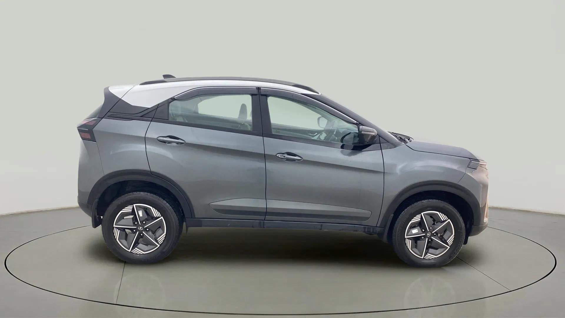 Side view of a Tata Nexon 2017-2023