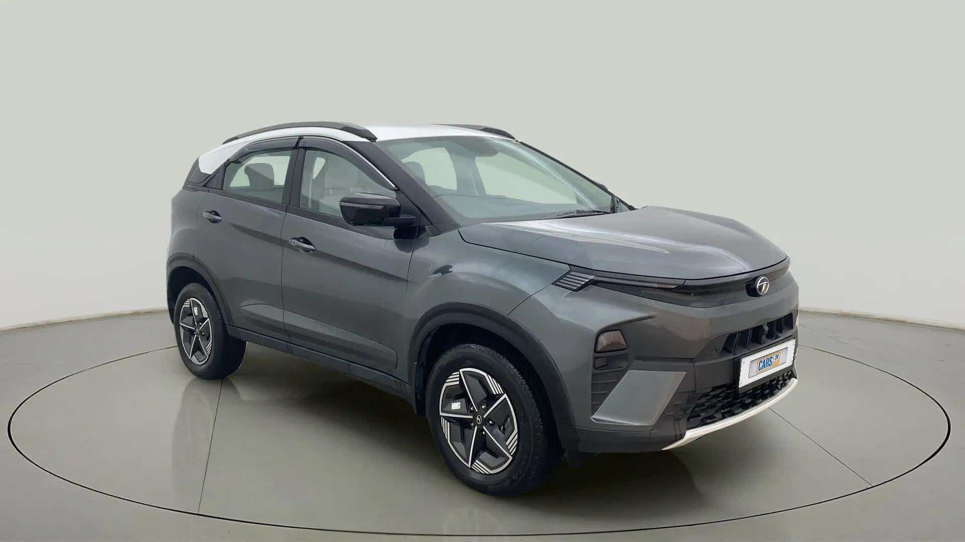 Front three-quarter view of a Tata Nexon 2017-2023