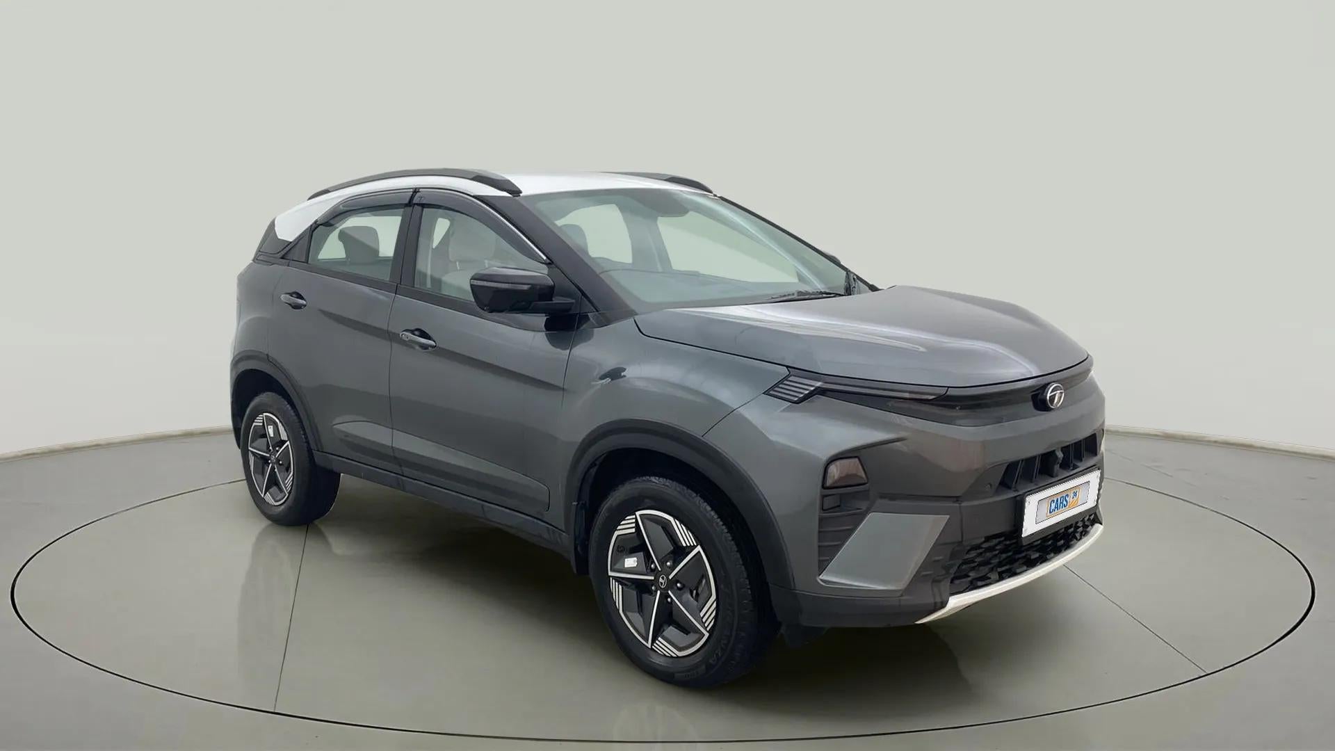 Front three-quarter view of a Tata Nexon 2017-2023