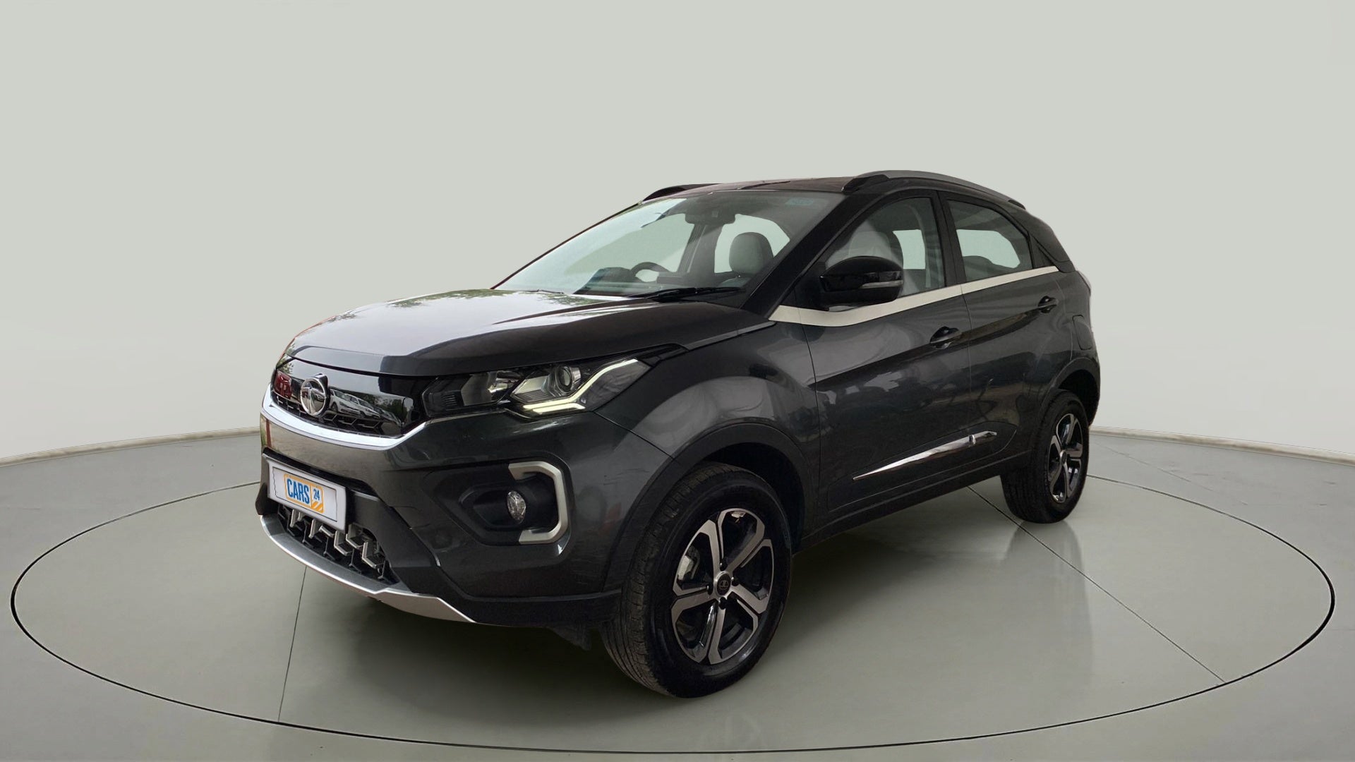 Front three-quarter view of a Tata Nexon 2017-2023