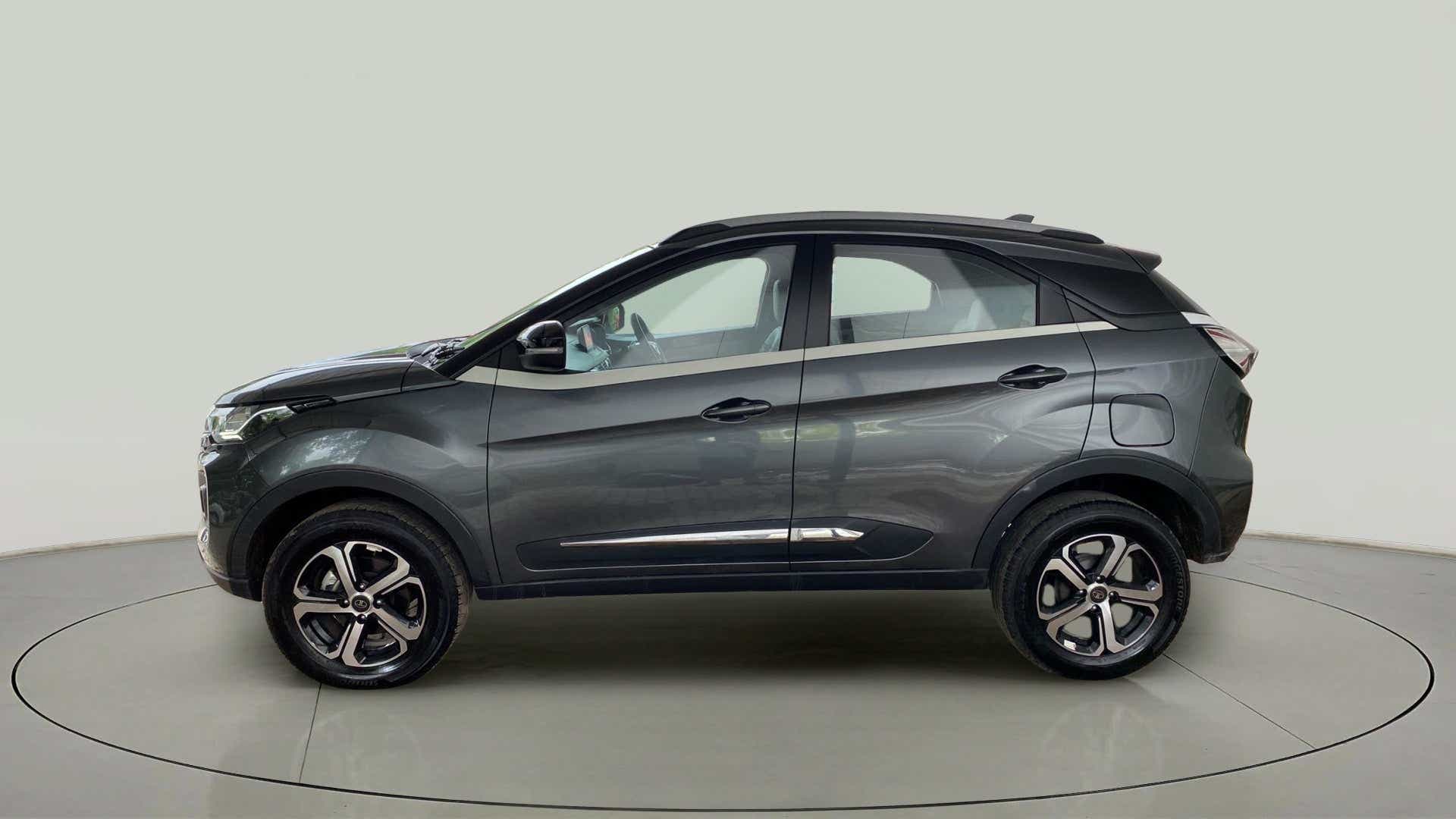 Side view of a Tata Nexon 2017-2023