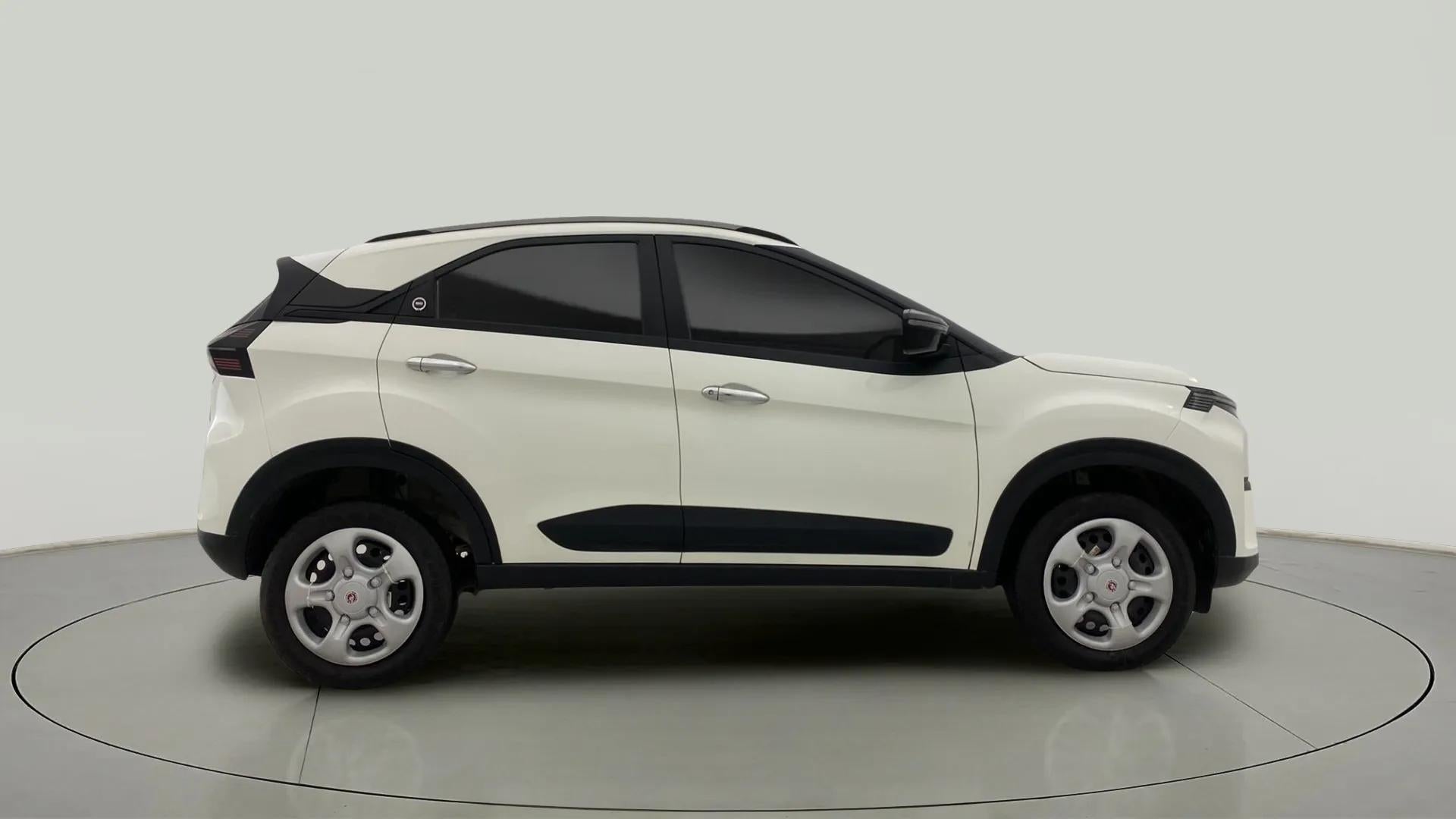 Side view of a Tata Nexon 2017-2023