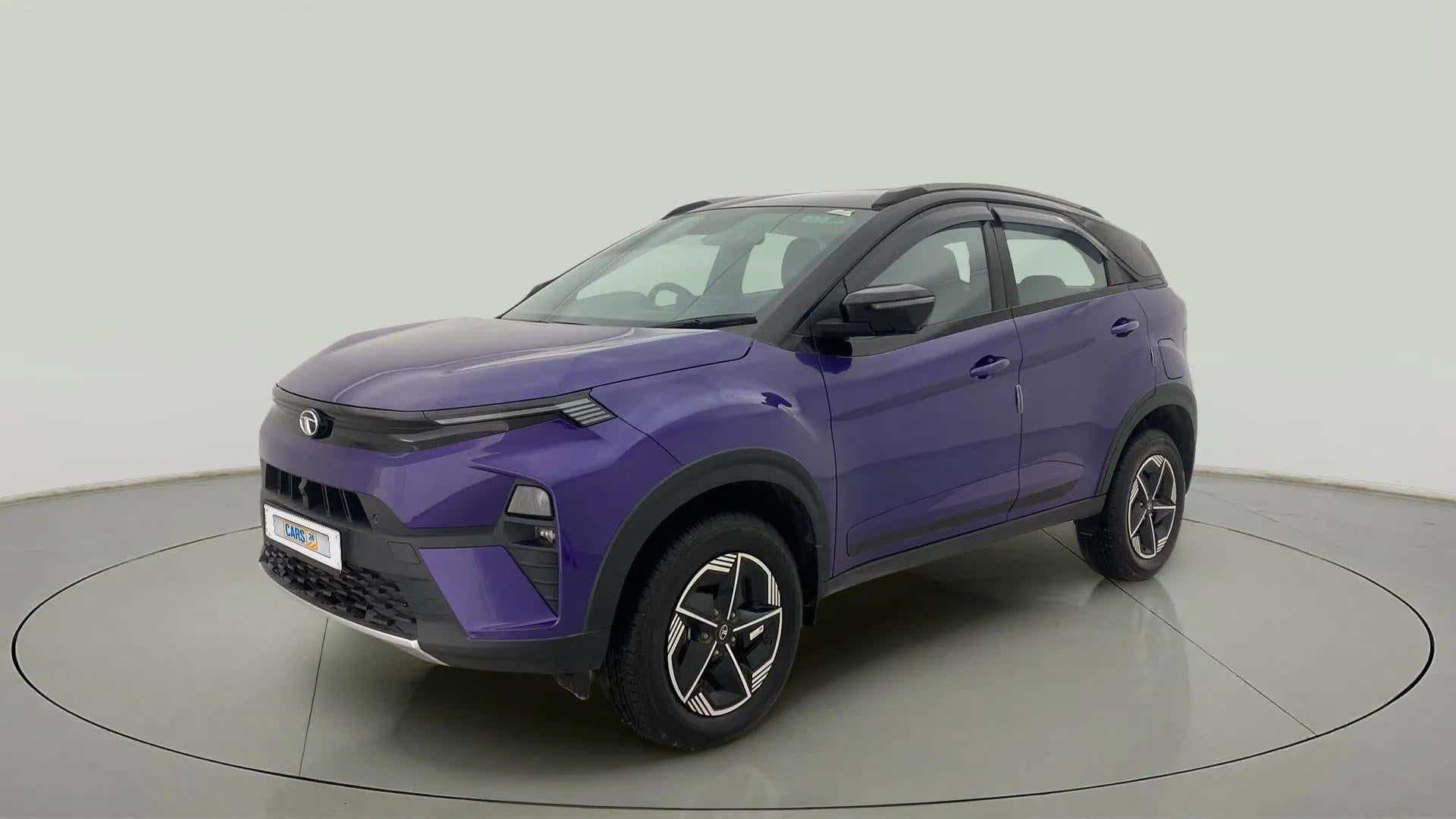 Front three-quarter view of a Tata Nexon 2017-2023