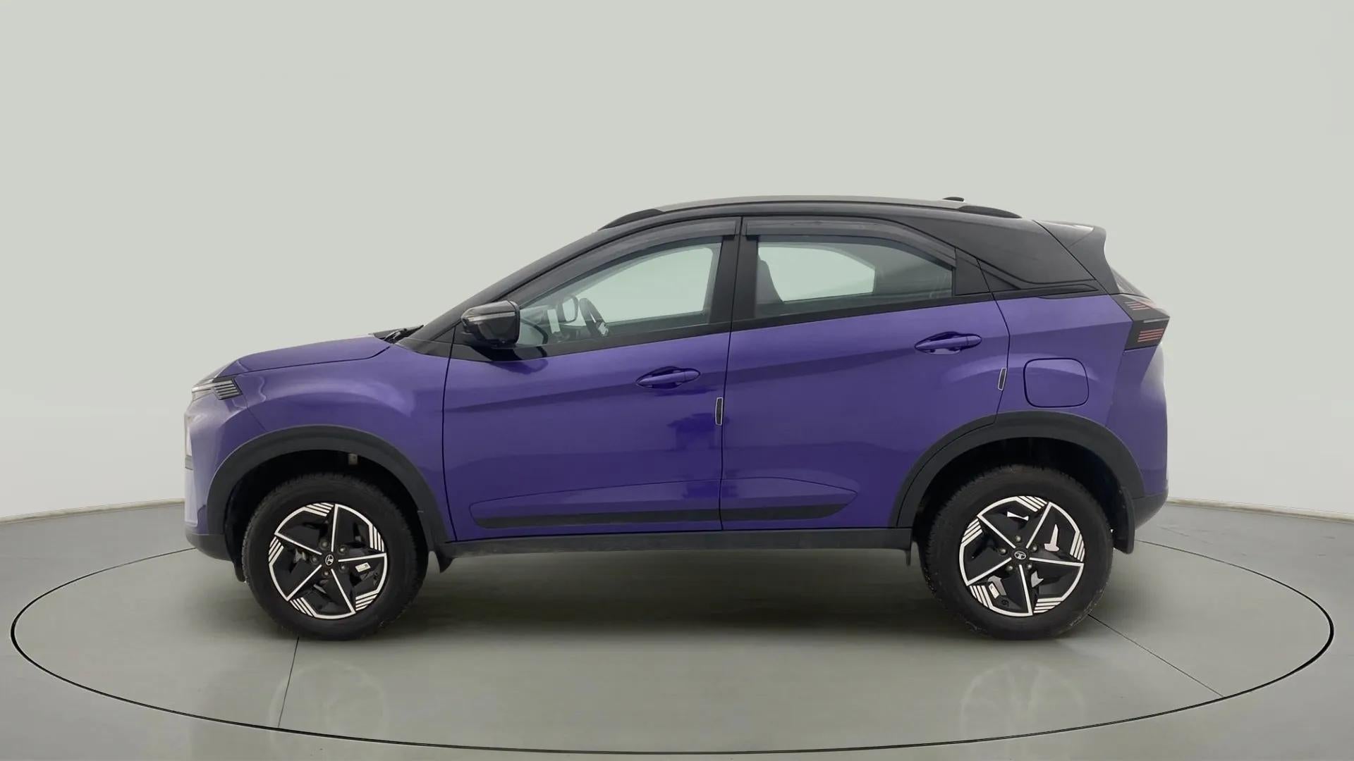 Side view of a Tata Nexon 2017-2023