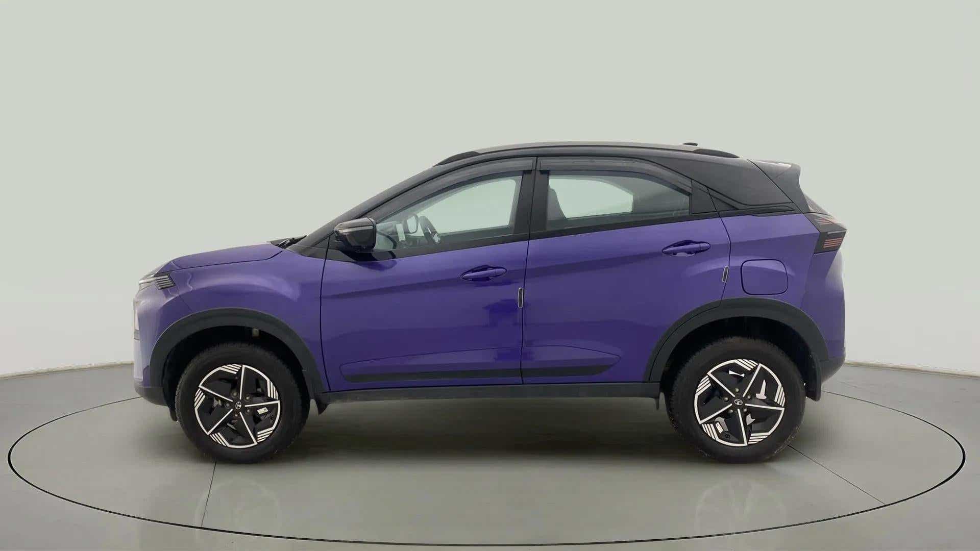 Side view of a Tata Nexon 2017-2023