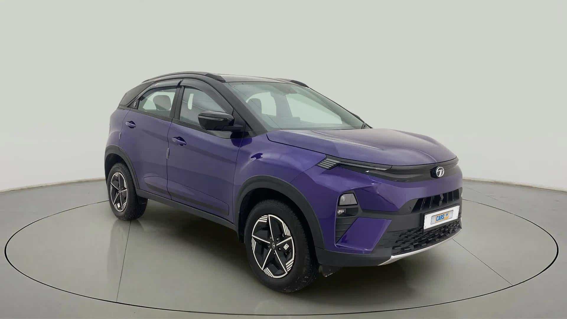 Front three-quarter view of a Tata Nexon 2017-2023