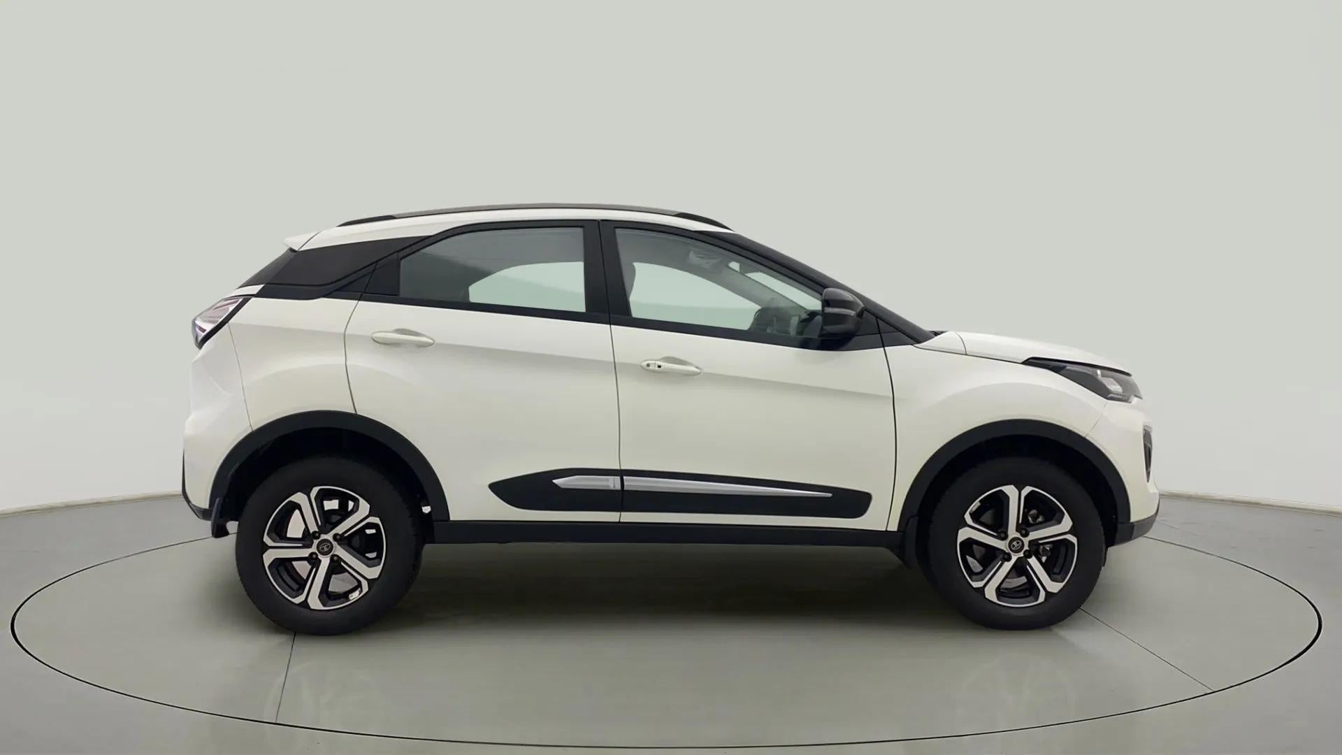 Side view of a Tata Nexon 2017-2023