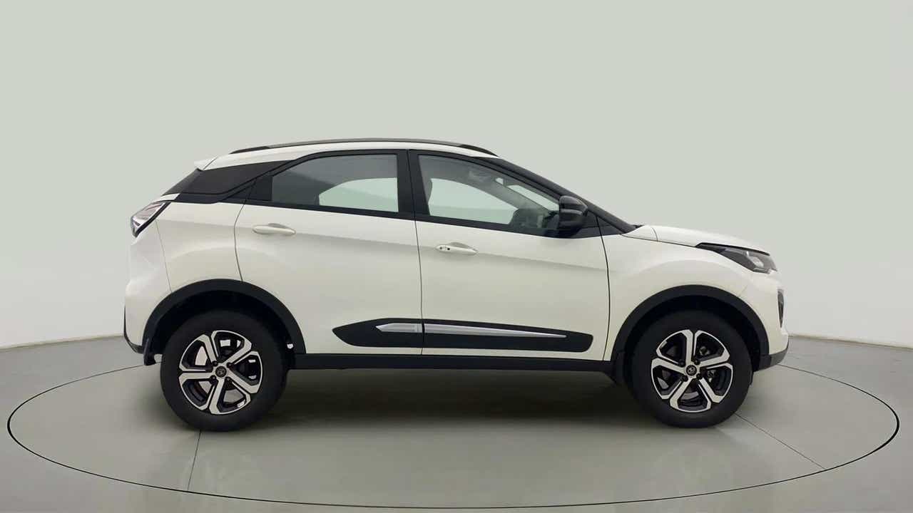 Side view of a Tata Nexon 2017-2023