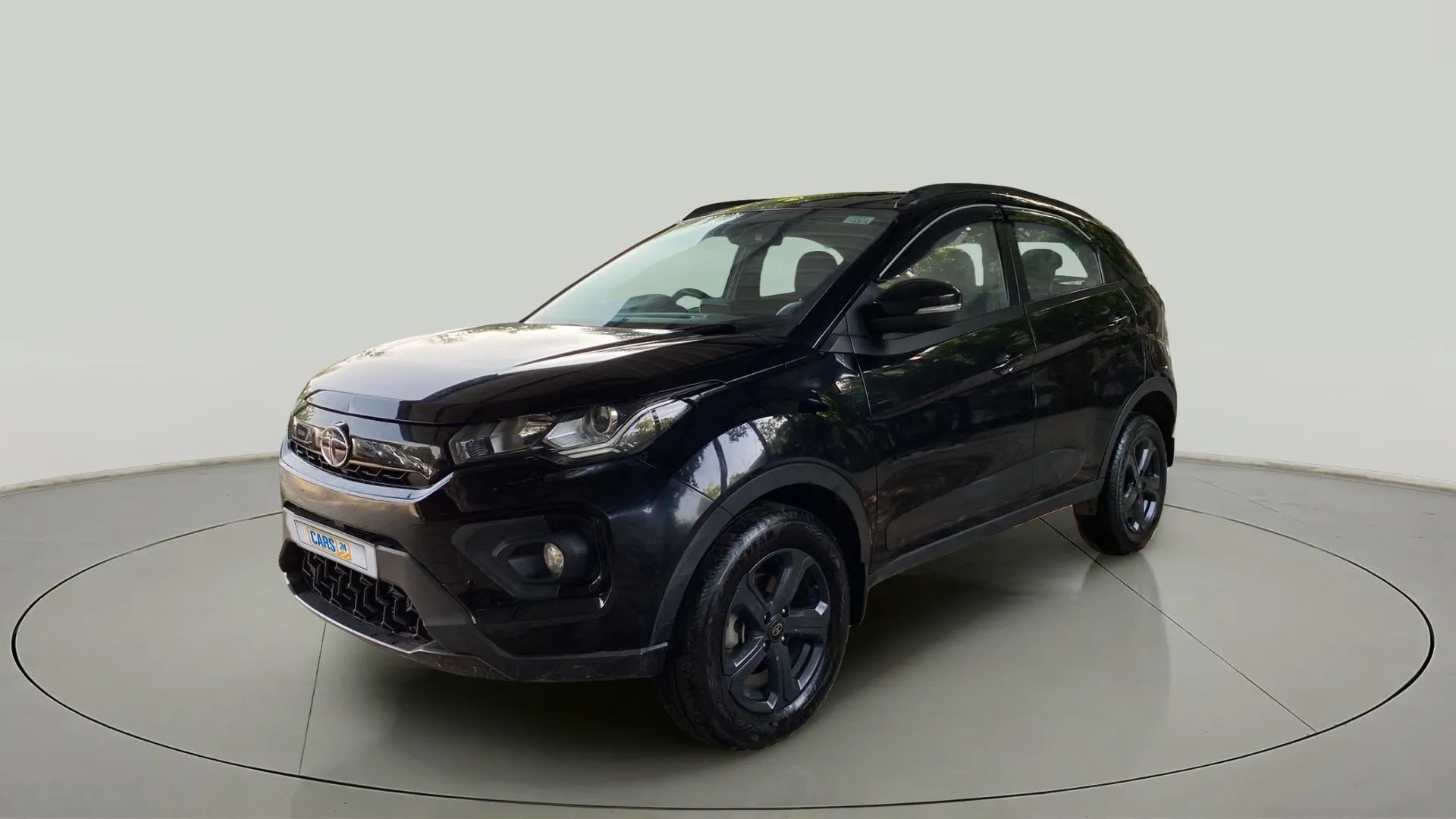 Front three-quarter view of a Tata Nexon 2017-2023