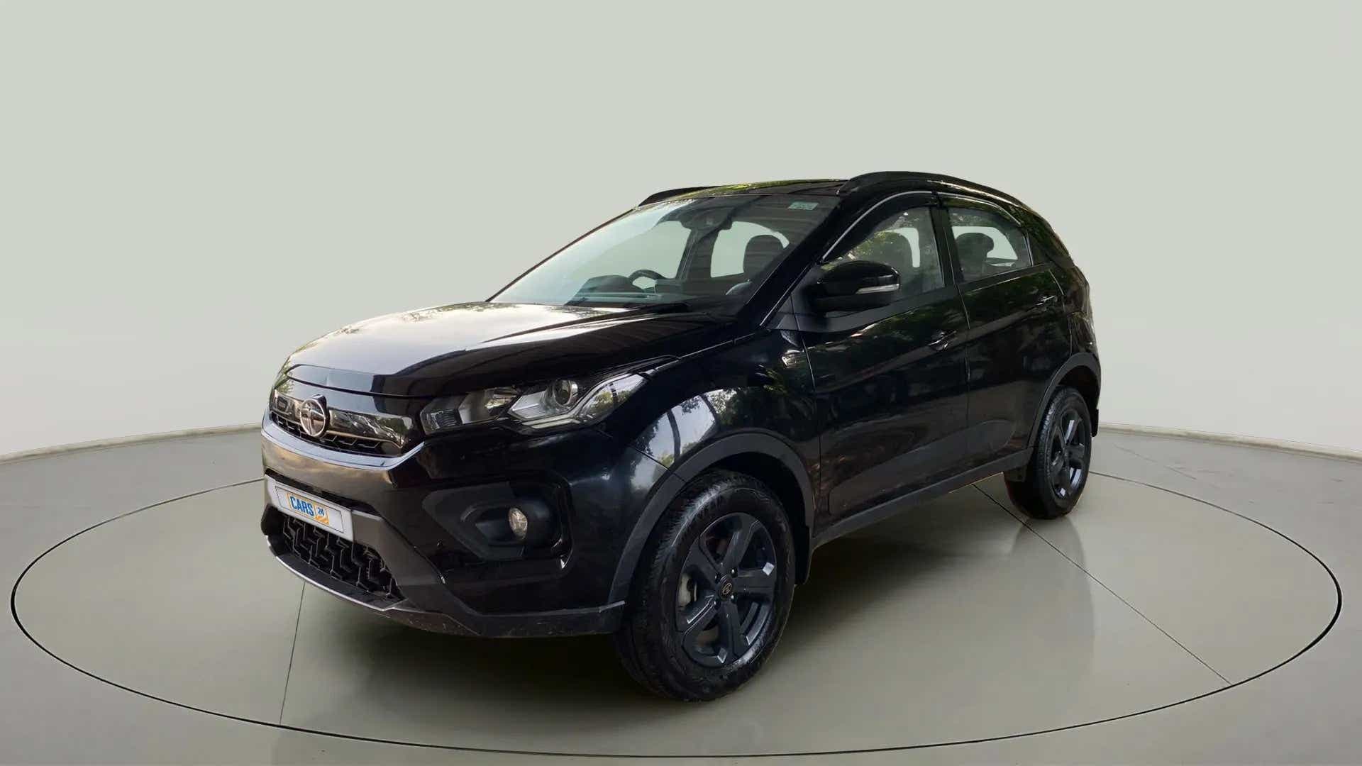 Front three-quarter view of a Tata Nexon 2017-2023