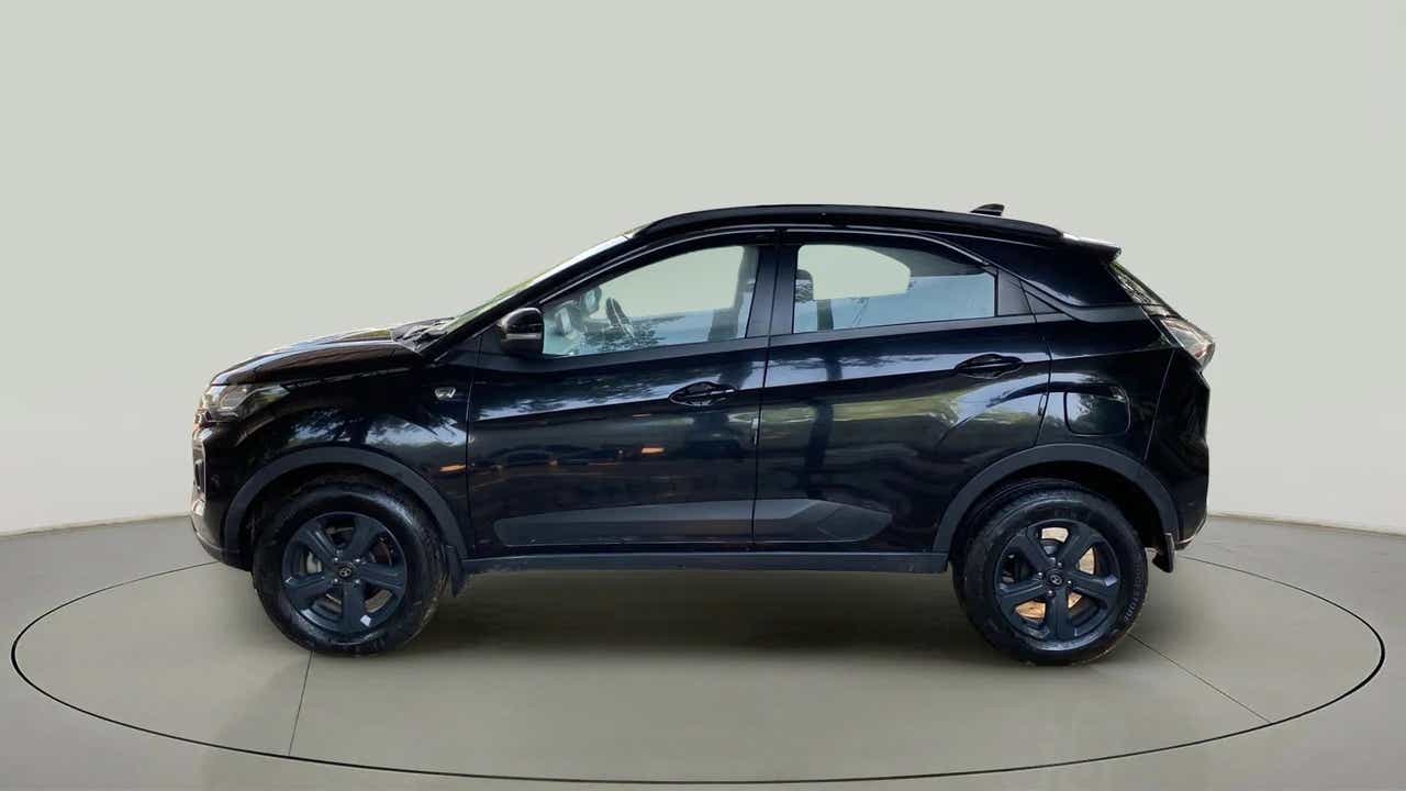 Side view of a Tata Nexon 2017-2023