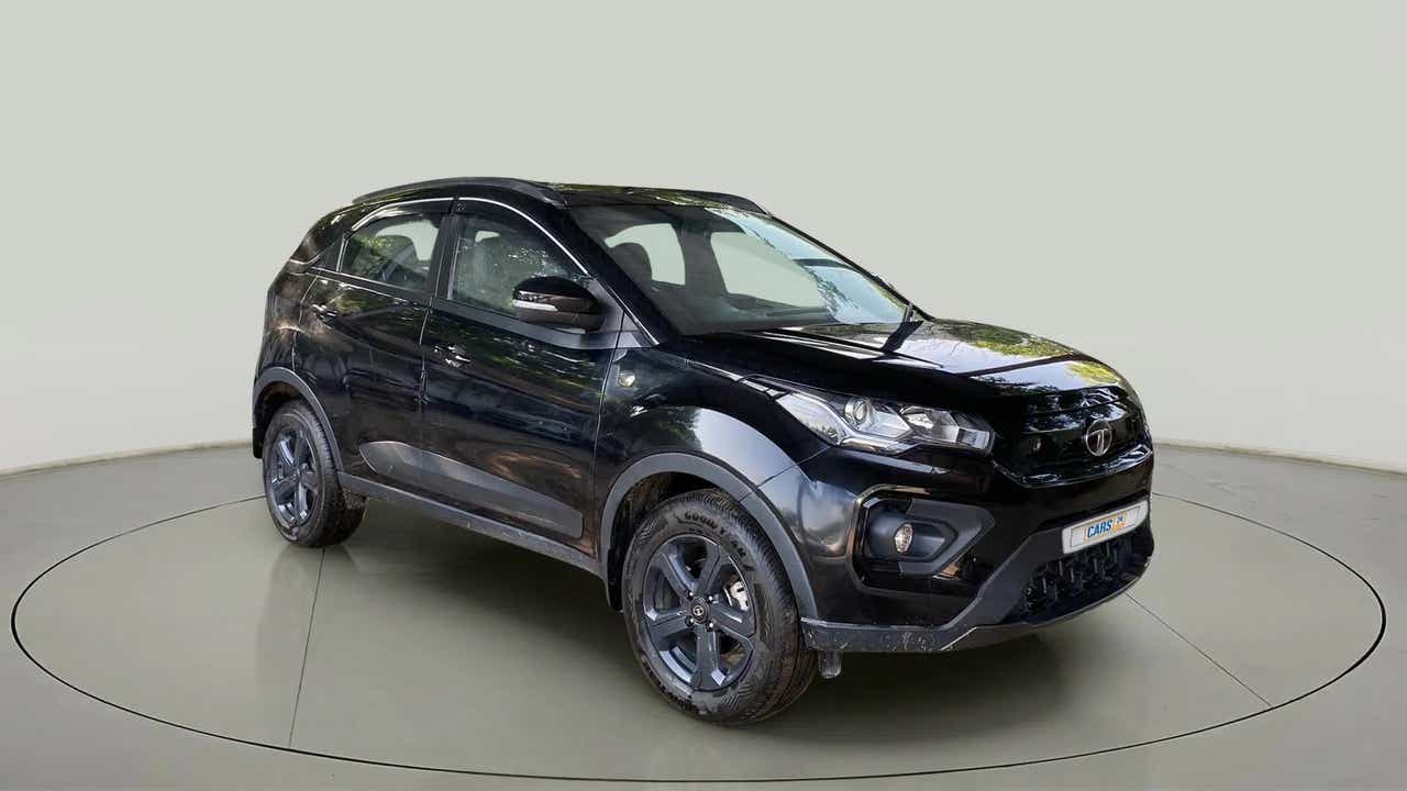 Front three-quarter view of a Tata Nexon 2017-2023