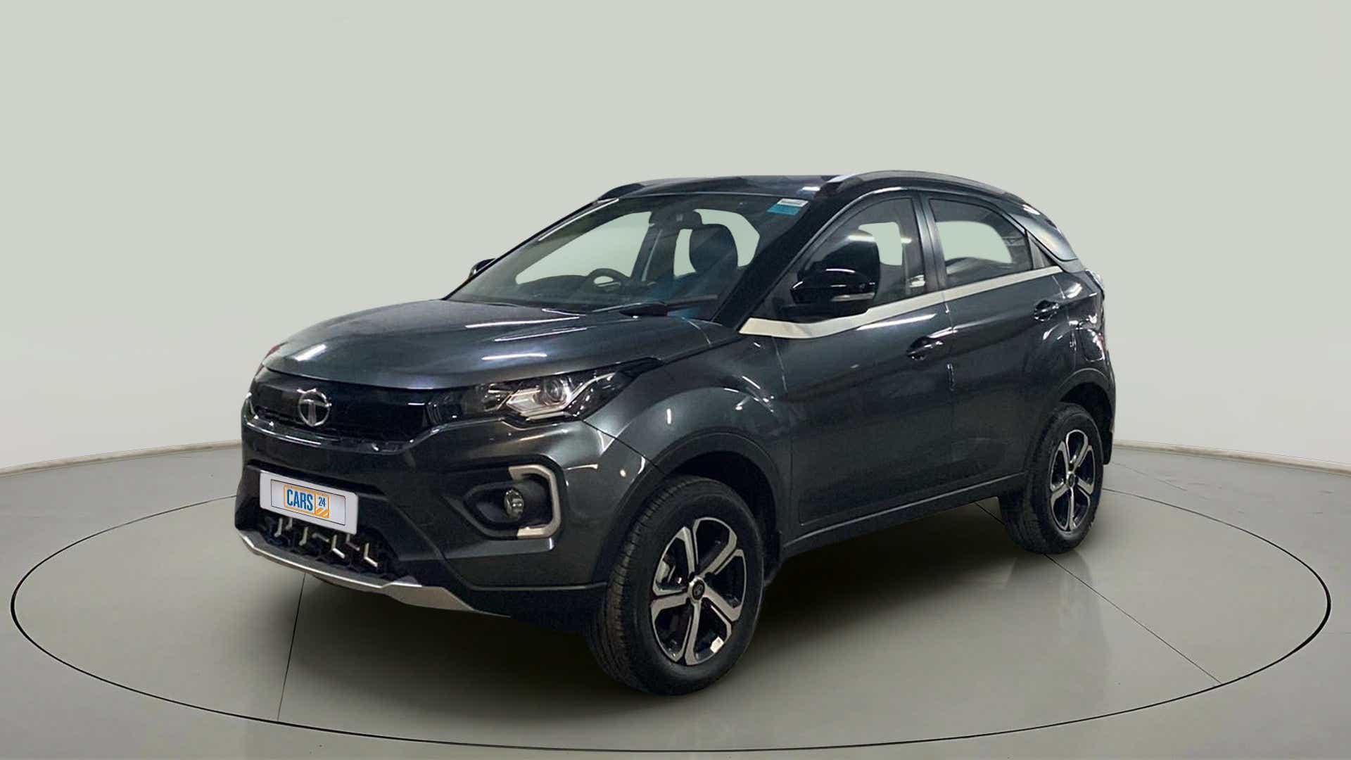 Front three-quarter view of a Tata Nexon 2017-2023