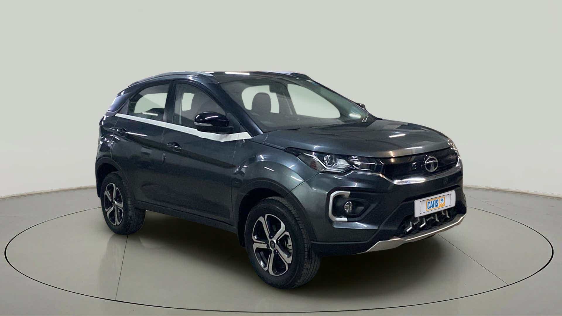 Front three-quarter view of a Tata Nexon 2017-2023