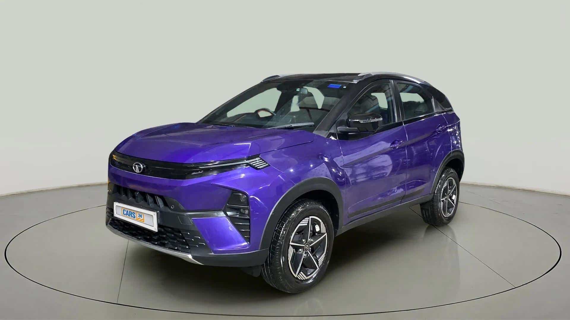 Front three-quarter view of a Tata Nexon 2017-2023