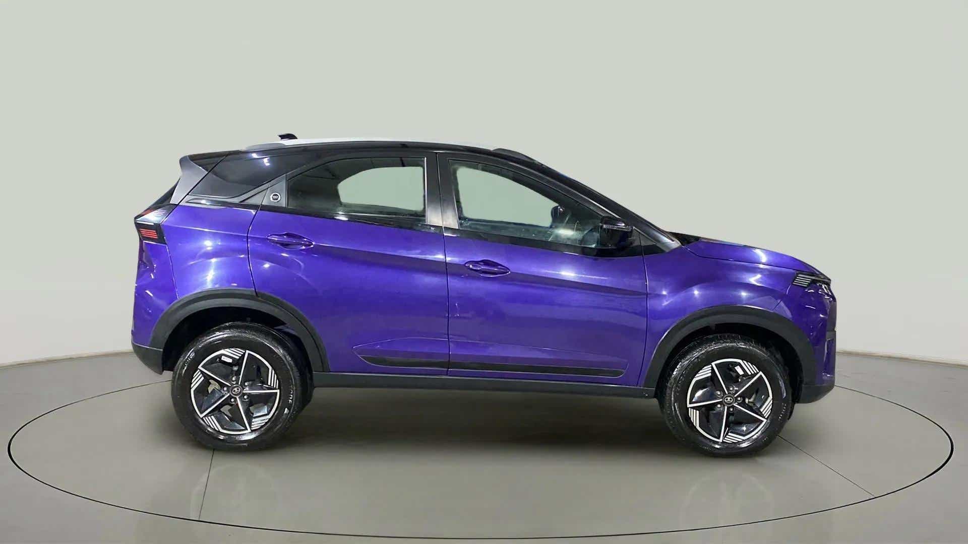 Side view of a Tata Nexon 2017-2023
