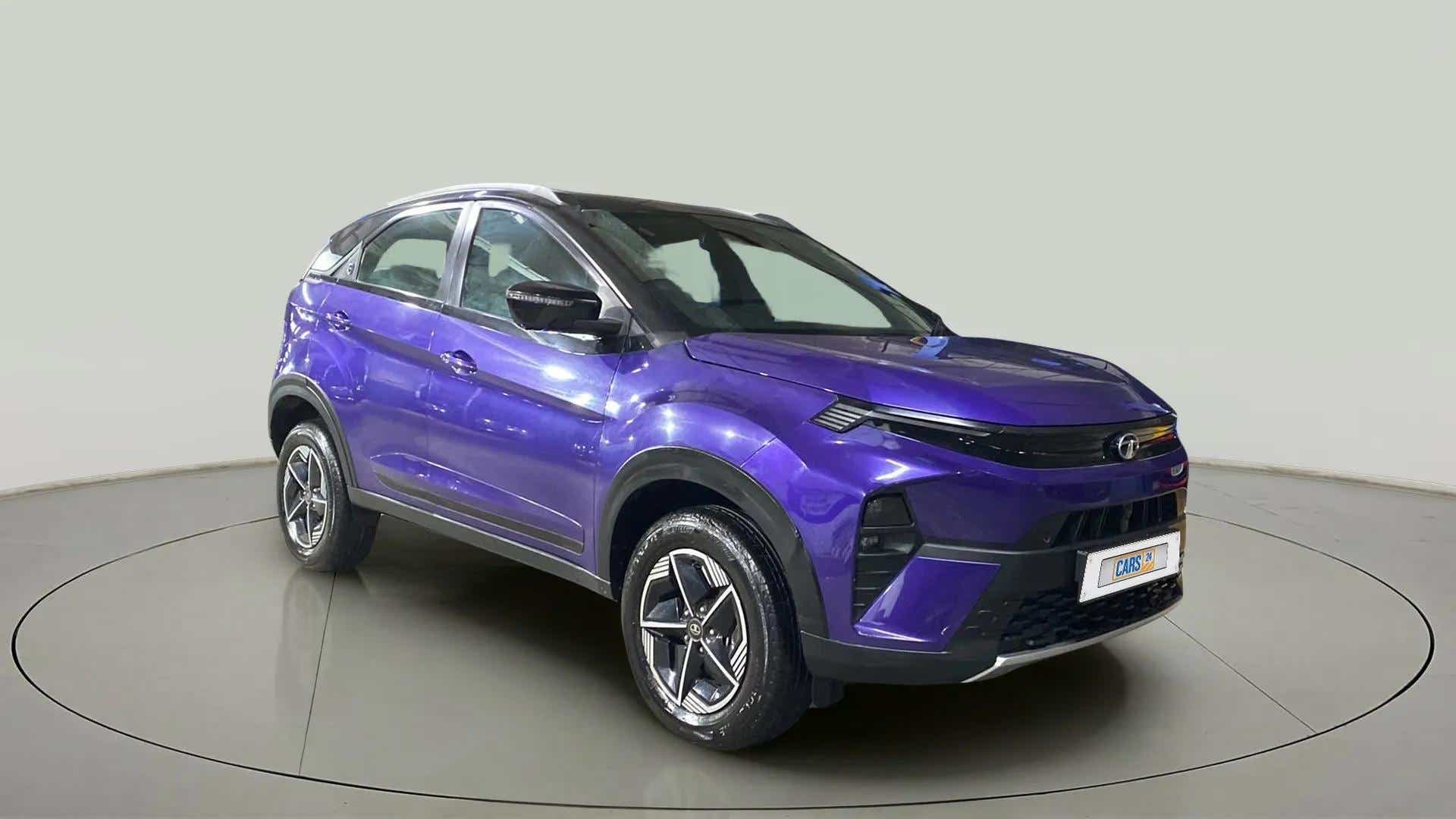 Front three-quarter view of a Tata Nexon 2017-2023