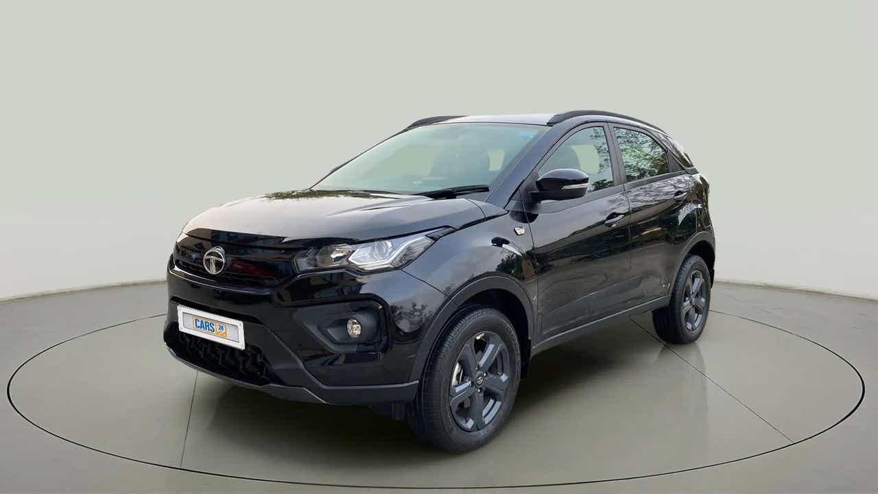 Front three-quarter view of a Tata Nexon 2017-2023
