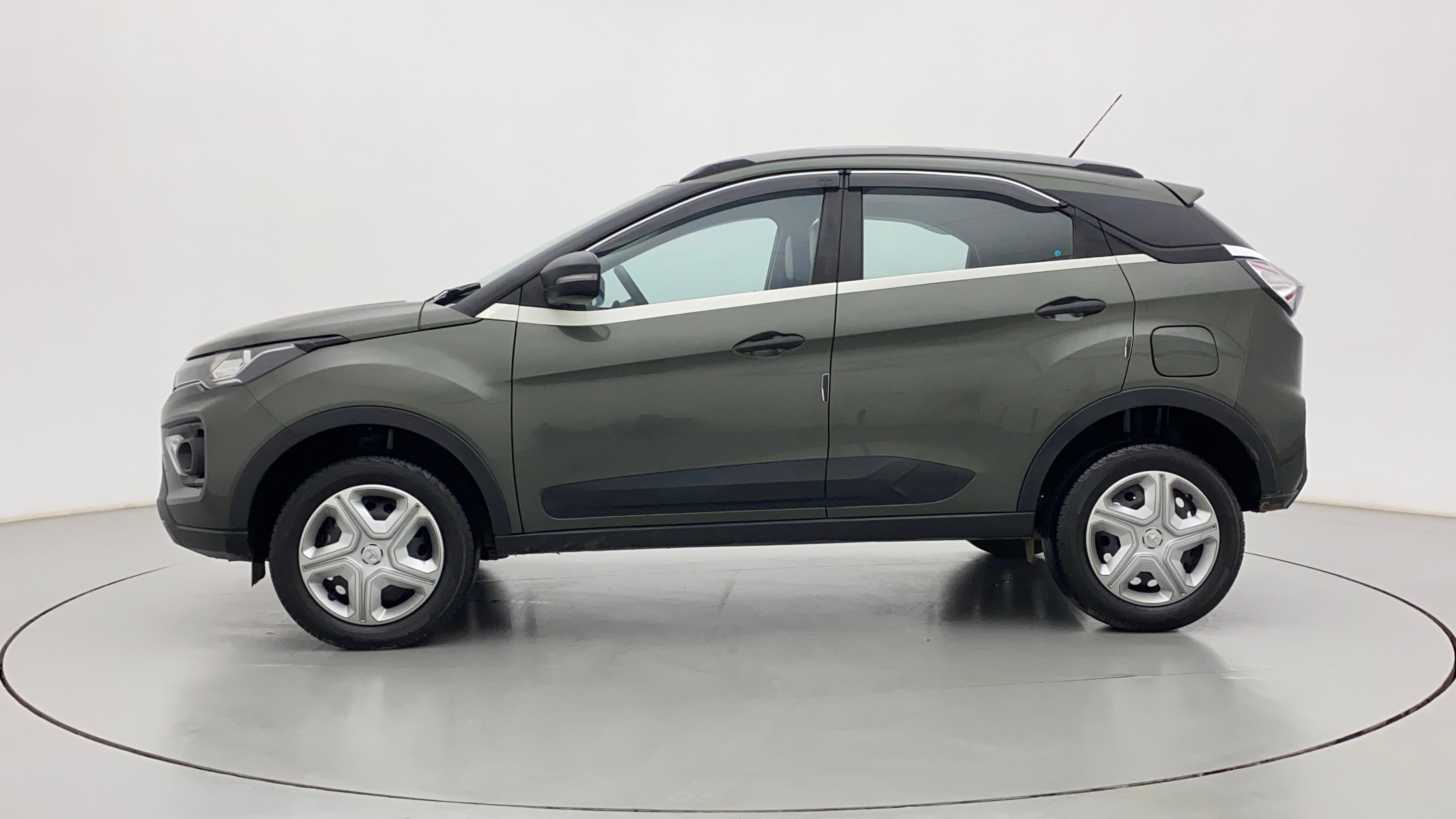 Side view of a Tata Nexon 2017-2023