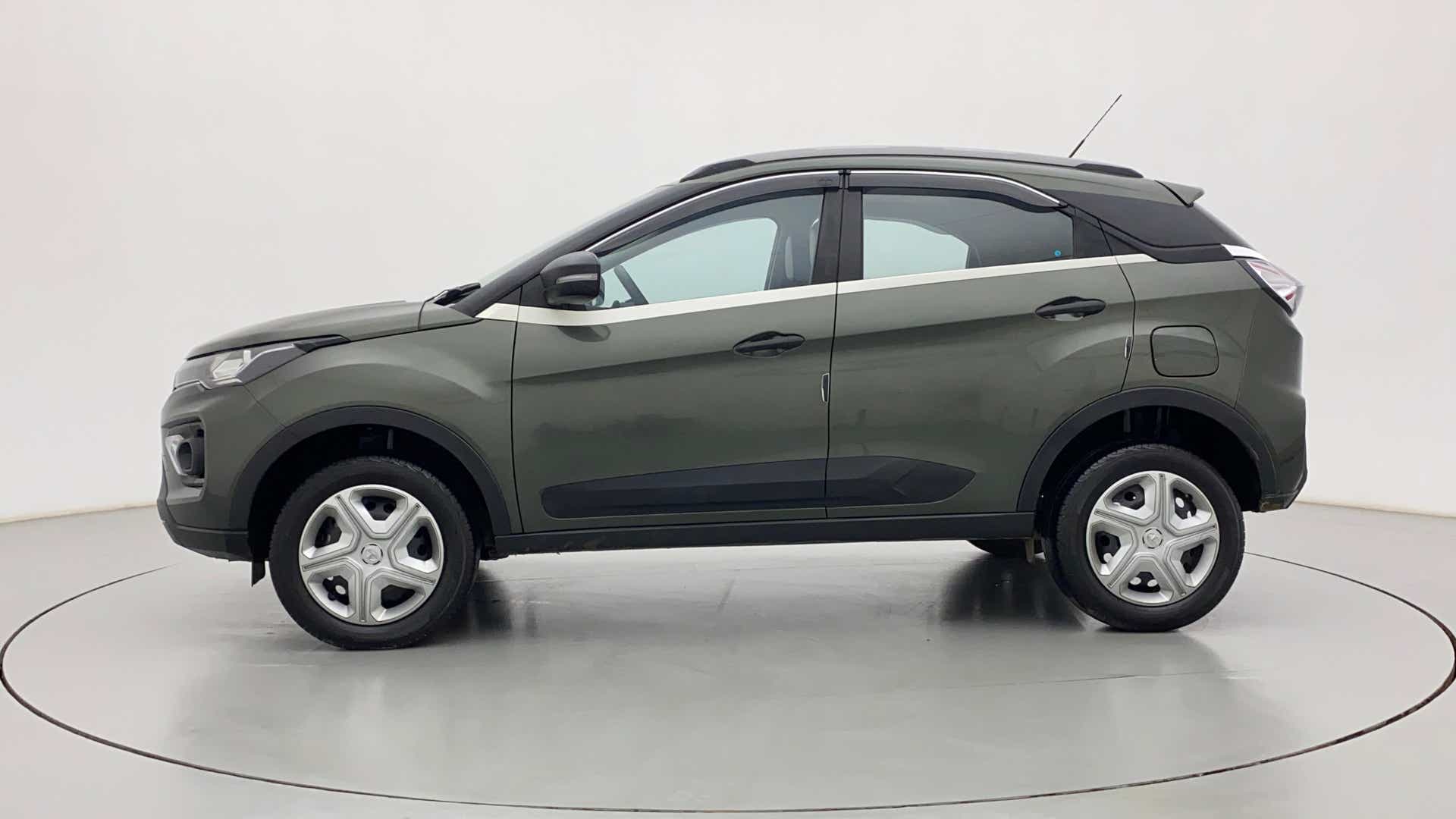 Side view of a Tata Nexon 2017-2023